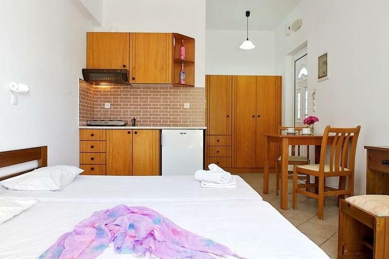Hotel apartamentowy Kasapakis & Hersonissos (Crete)